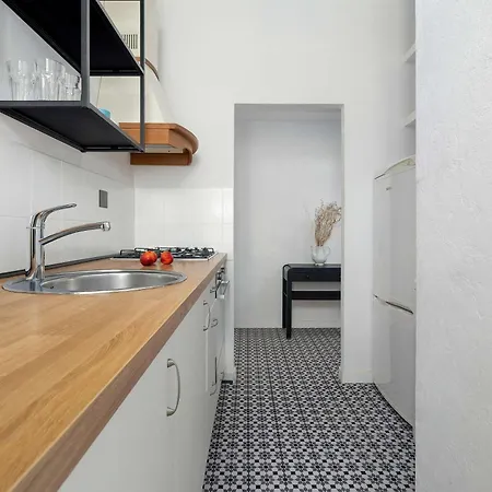 Cozy In The Center Near The Old Market Square By Renters Apartment